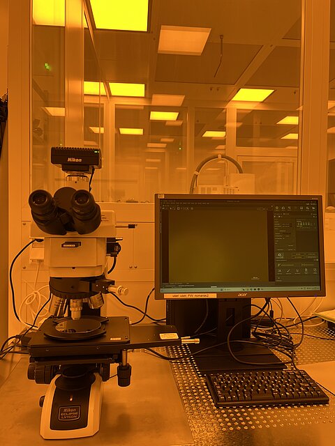 Optical Microscope with Differential Interference Contrast (DIC)